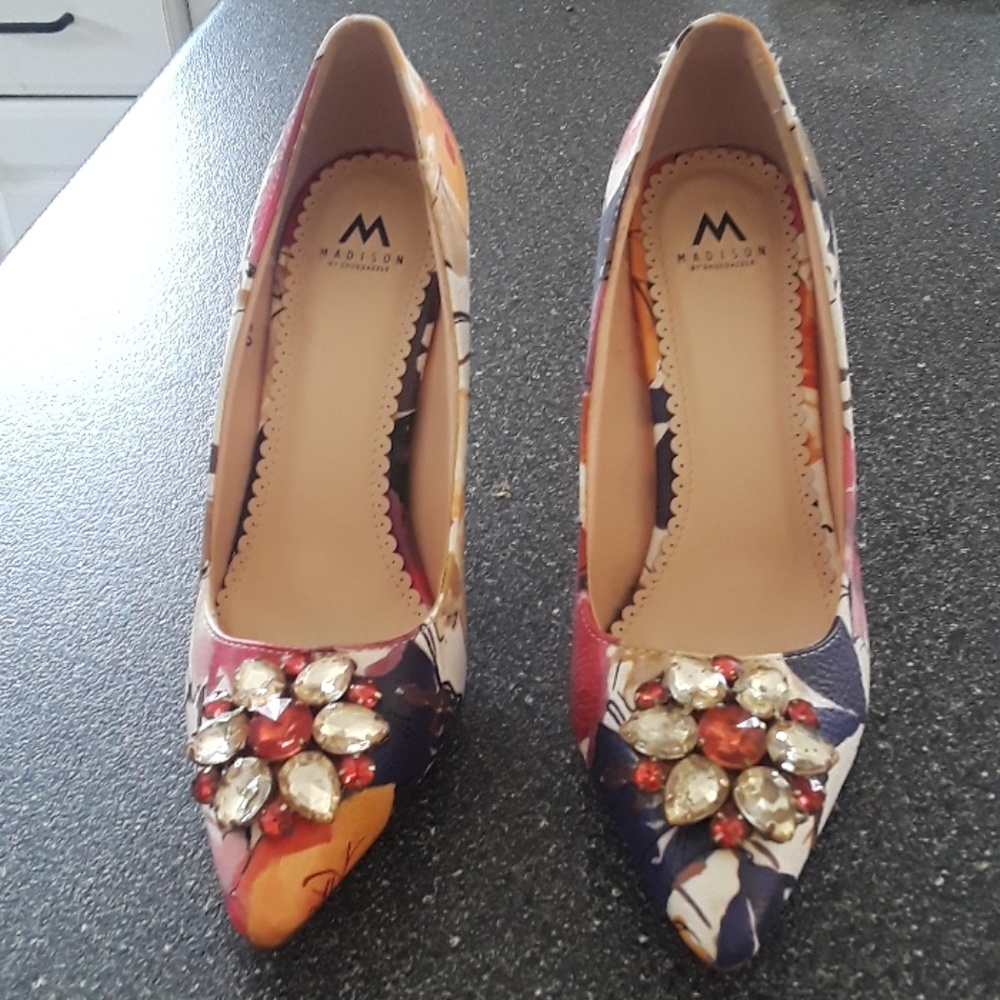 3 inch floral pumps.   Never worn.